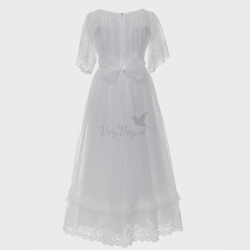 Długa, biała sukienka komunijna z koronkowymi rękawami