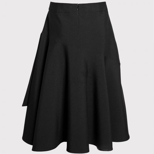 Czarna, asymetryczna spódnica szkolna