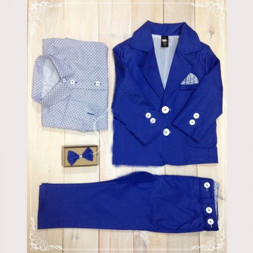 Błękitny garnitur dla chłopca